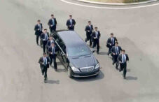 Kim’in adamları bunlar! Dünyanın izlediği ilginç görüntü